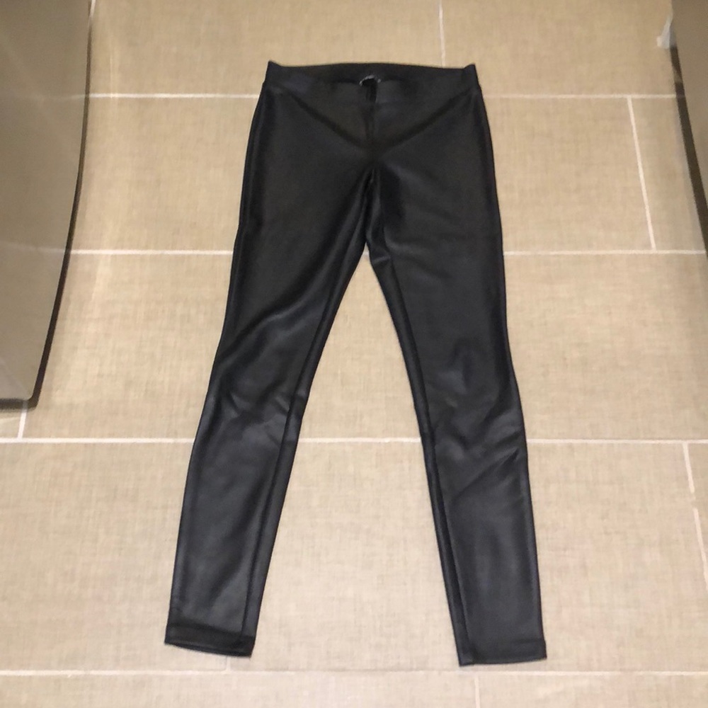 Faux leather leggings in black